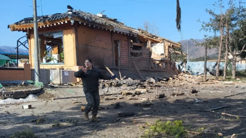 Güney Kore’de savaş uçağı bombalarını köyün üzerindeyken bıraktı