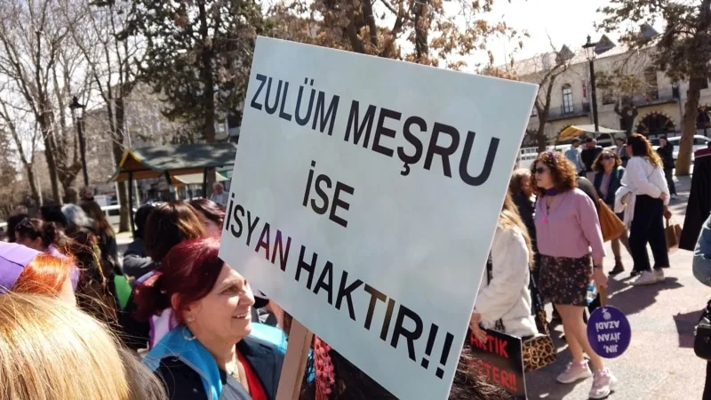 Kadınlar Günü’nde kadınlar talepleri için sokaktaydı