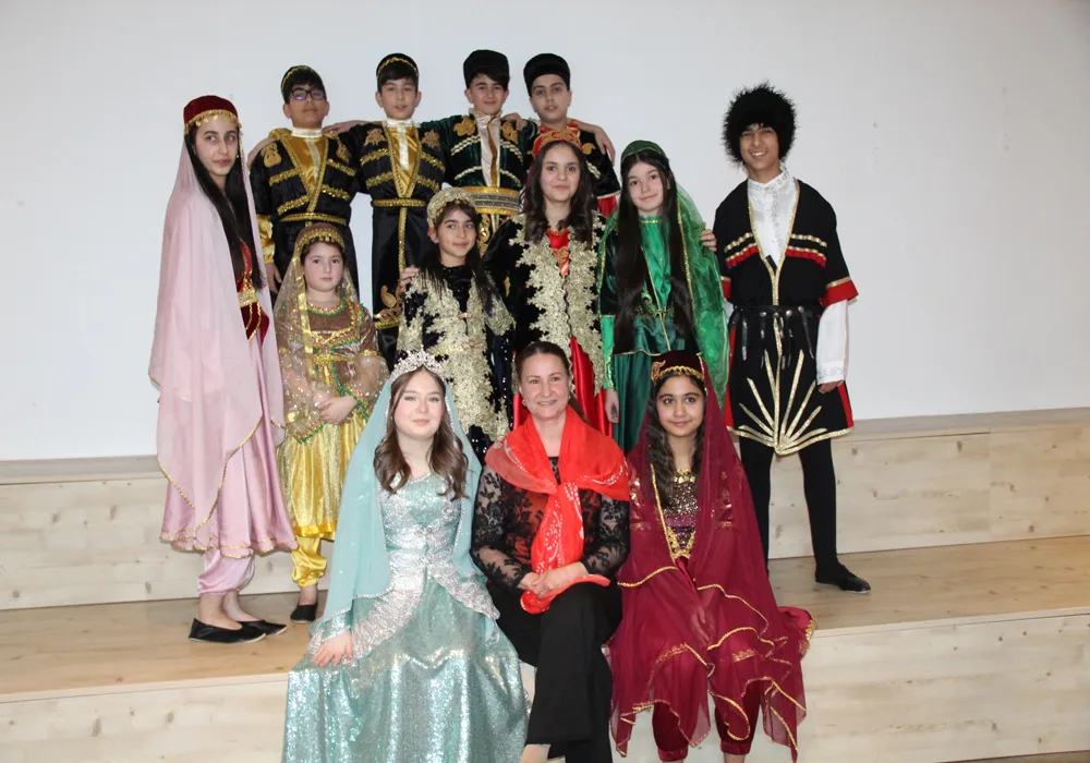 Folklor ve dans festivali’nde barış ve dostluk mesajları verildi