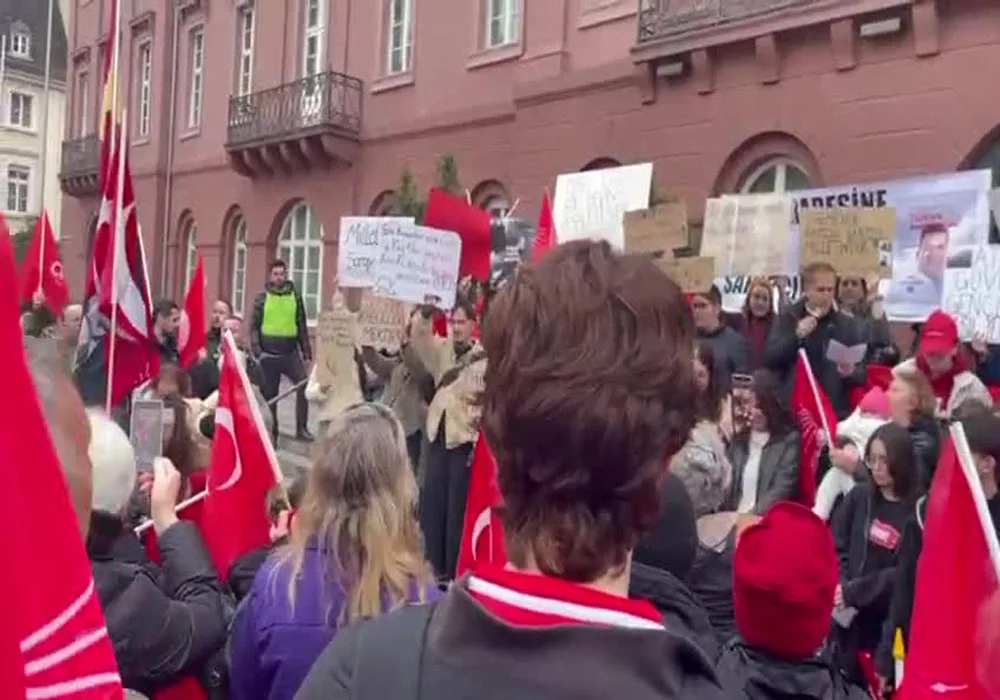 Karlsruhe’de İmamoğlu’na destek mitingi