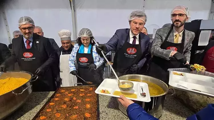 Başkan ve Başkonsolostan Yemek Servisi