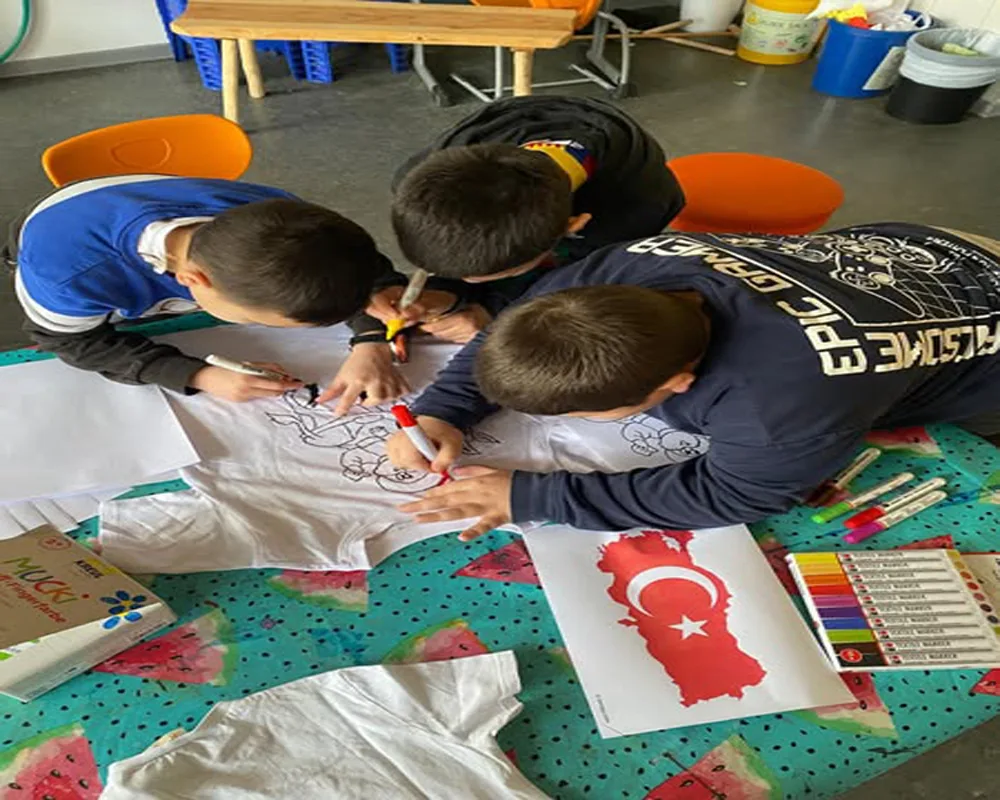 Tişörtte Türk motifleri işlediler