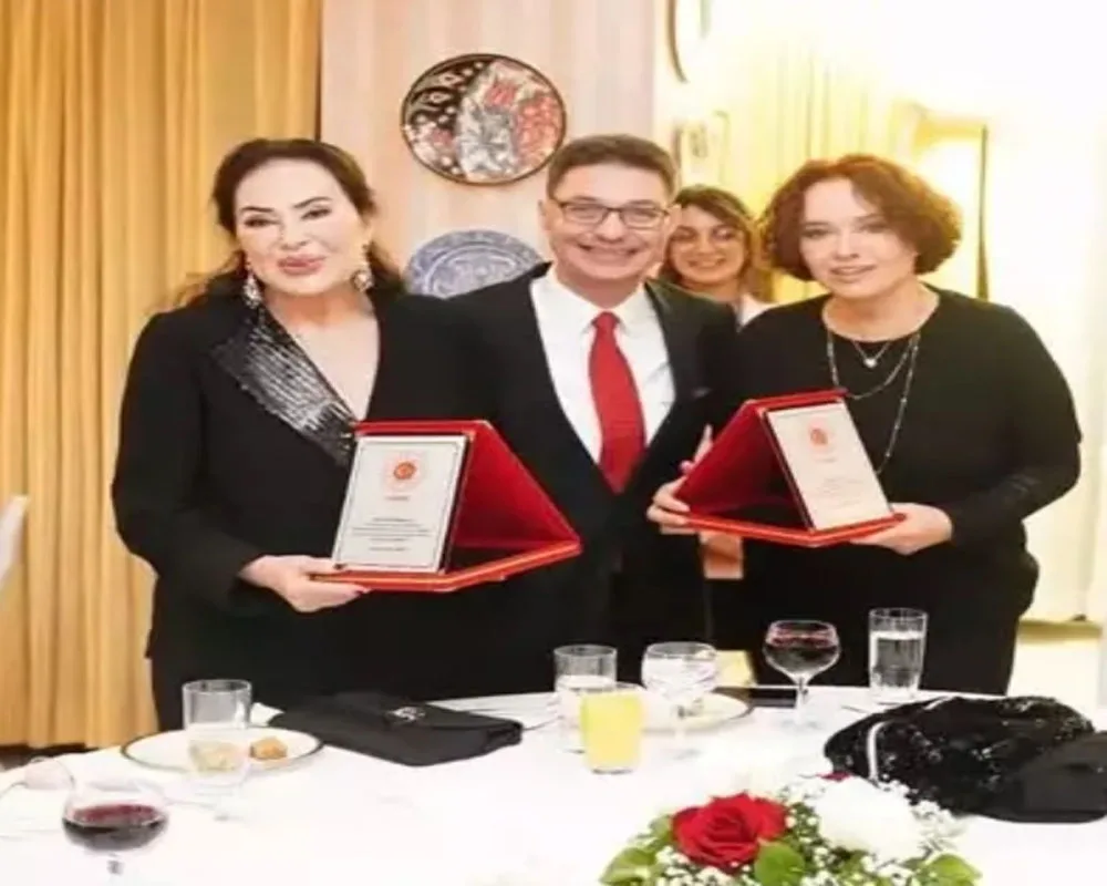 Türkan Şoray ve Müjde Ar Münih’te Onur Konuğu Oldu!