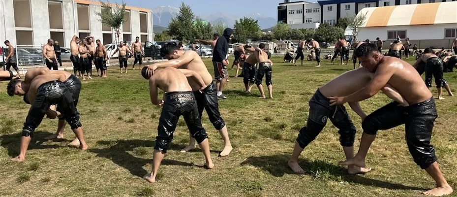 Antalya’da pehlivanlar sezona hazırlanıyor