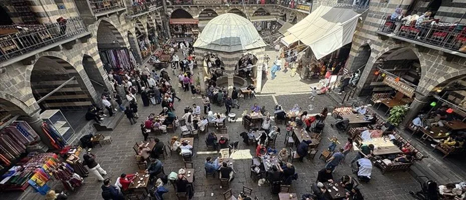 Diyarbakır’da turizmciler ve esnaf çifte bayram yaptı