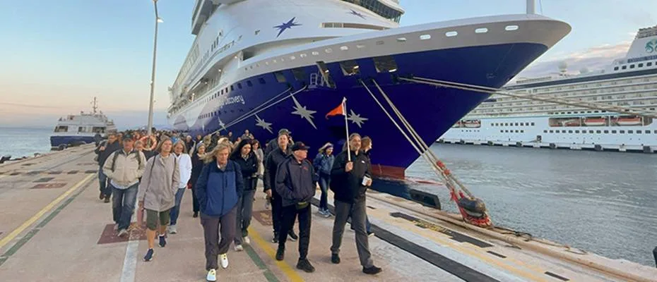 Kuşadası’na 3 kruvaziyerle 1657 turist geldi