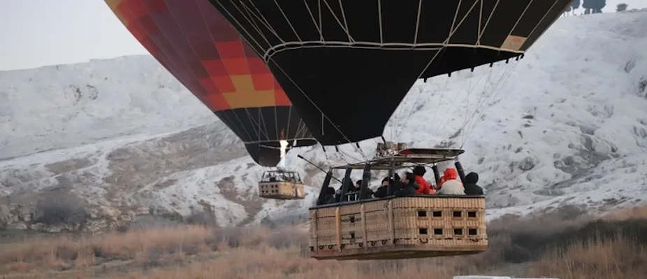 Pamukkale’de turizm sıcak hava balonlarıyla havalanıyor