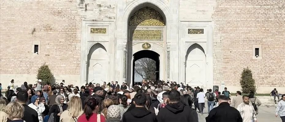 Turistik mekanlarda bayram tatili yoğunluğu yaşanıyor