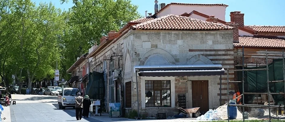 Tarihi han ve hamamdaki restorasyon çalışmaları sürüyor