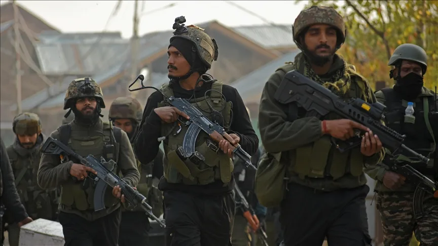 Hindistan, Pakistan`a karşı askeri operasyon başlattı