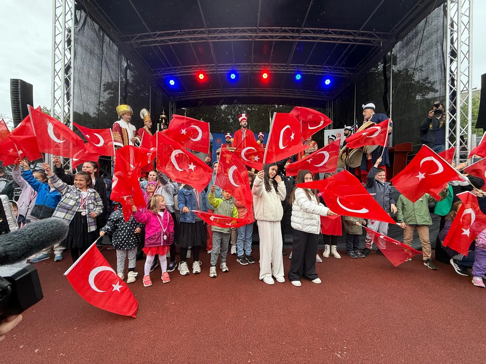Berlin’de Coşkulu 23 Nisan ve 19 Mayıs Kutlaması
