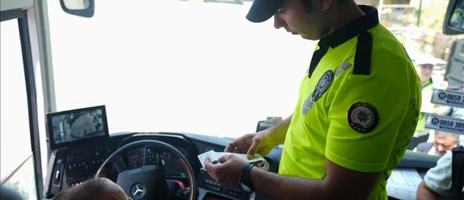 Büyük İstanbul Otogarı’nda polis ekiplerinin bayram denetimi sürüyor