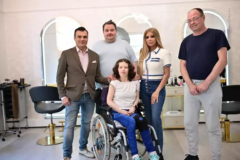 Kader Loth Gönülleri Fethetti:  Berlin’de Evsizlere Ücretsiz Güzellik Hizmeti