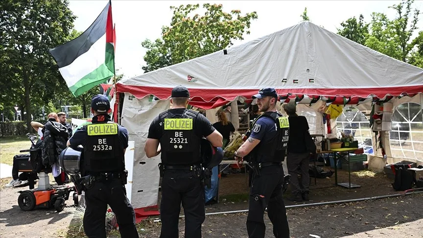 Berlin’de polis, Filistin Destekçileri Protesto Kampını Boşalttı