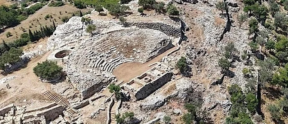 Amos’un antik tiyatrosundaki kazılar tüm hızıyla devam ediyor