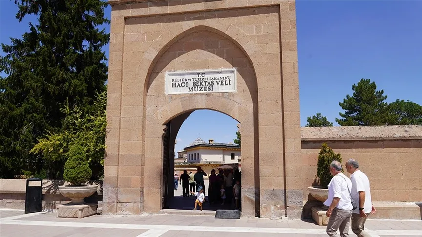 Hacı Bektaş Veli’nin fikir ve düşünceleri insanlığın yolunu aydınlatıyor