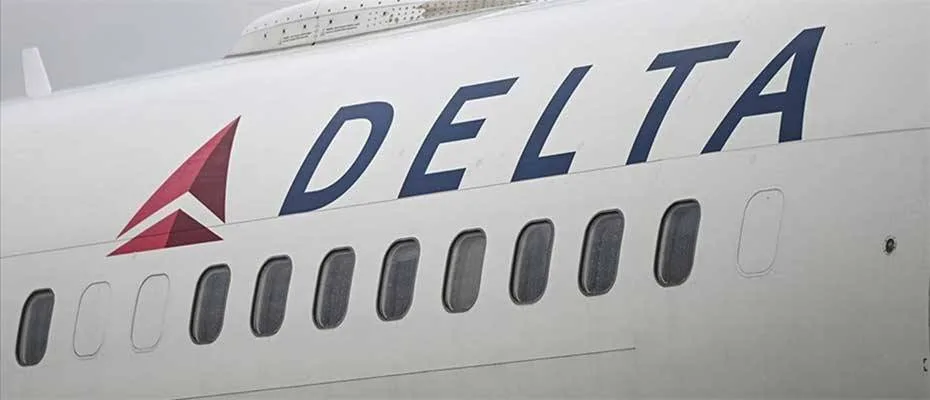 Kanat Üzerindeki Delta Air Lines Boeing 737 parçası uçuş sırasında koptu