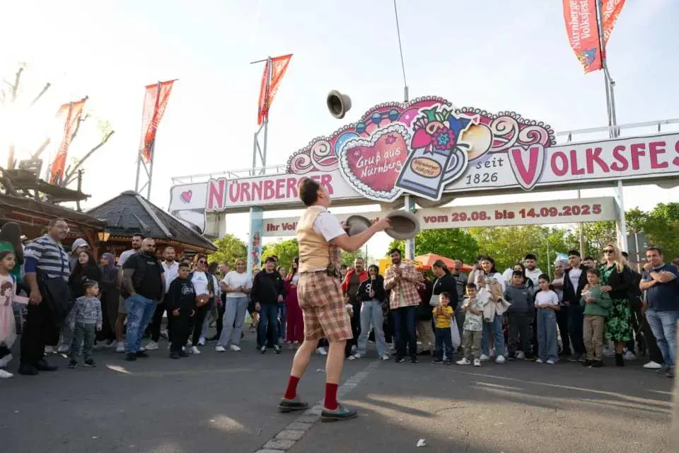 Nürnberg Sonbahar Halk Festivali (Volksfest) 2025 Başladı