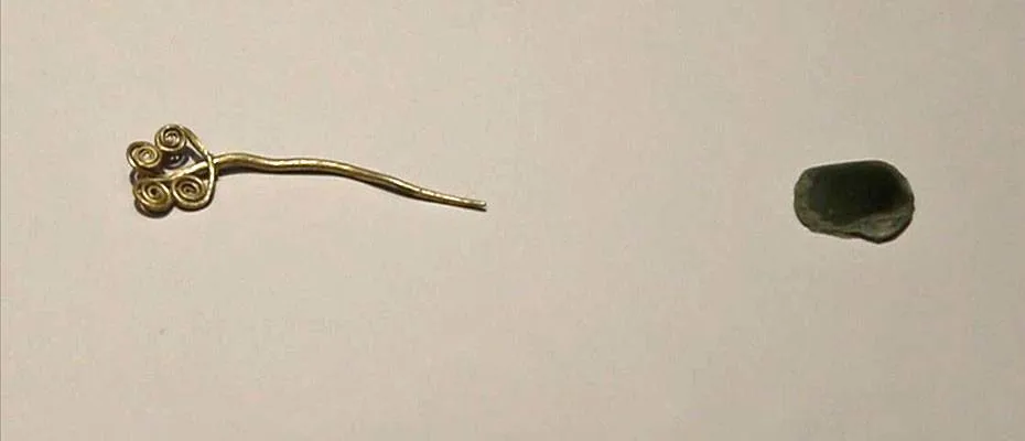 Troya’da 4 bin 500 yıllık altın broş ve nadir yeşim taşı bulundu