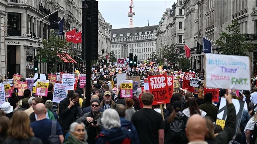 Trump, Londra’da protesto edildi