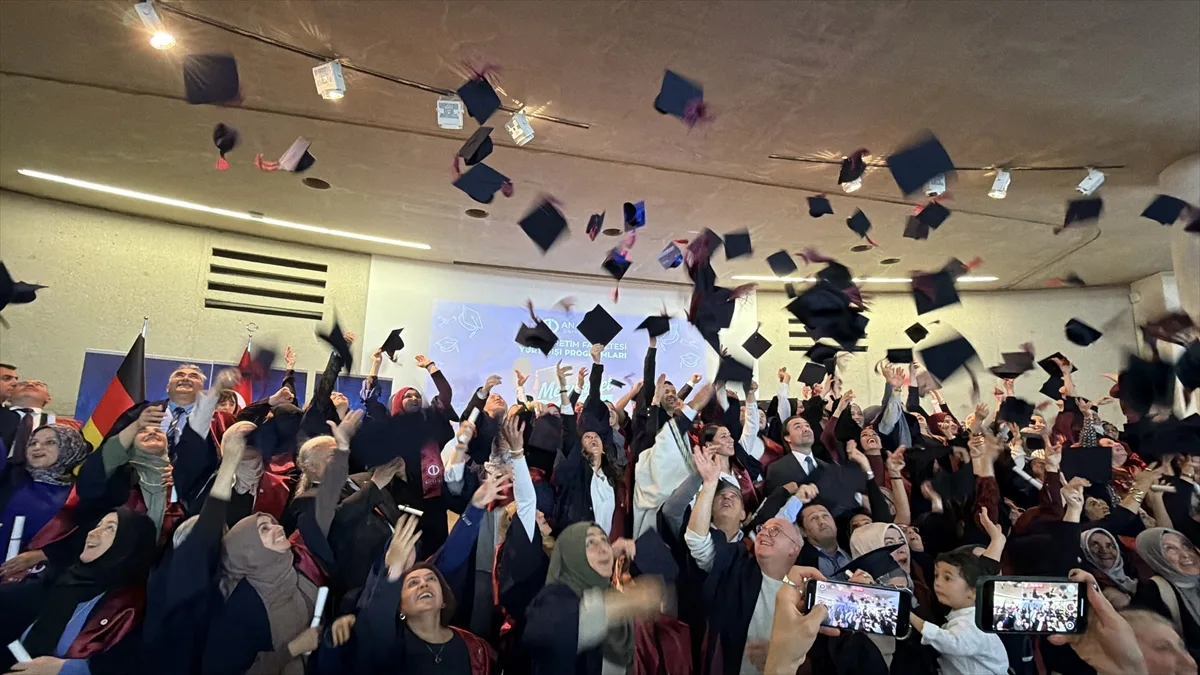 Anadolu Üniversitesi Köln’de mezuniyet töreni düzenledi