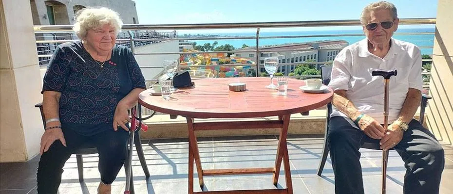 Alman çift 28 yıldır tatil için Antalya’yı tercih ediyor