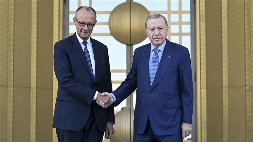 Erdoğan, Merz’i resmi törenle karşıladı