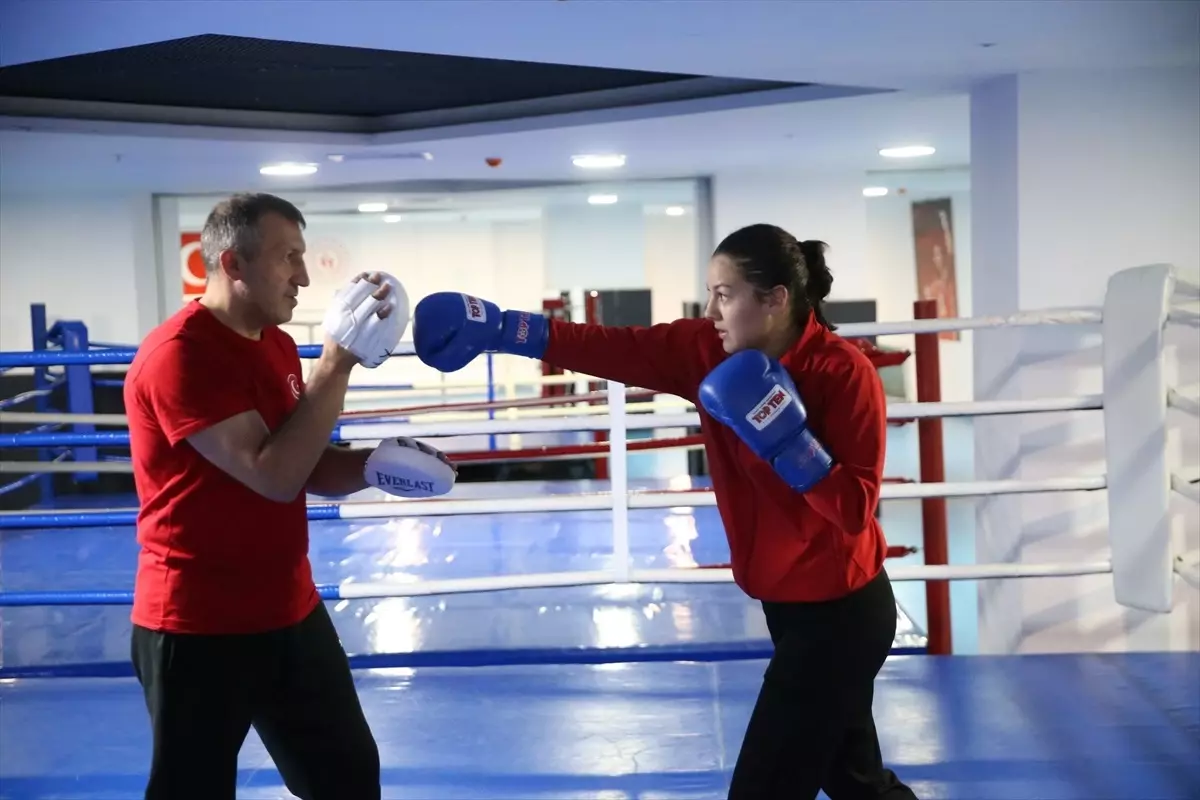 Milli Boksör Sahranur Turap, Avrupa Şampiyonası İçin Hazırlanıyor