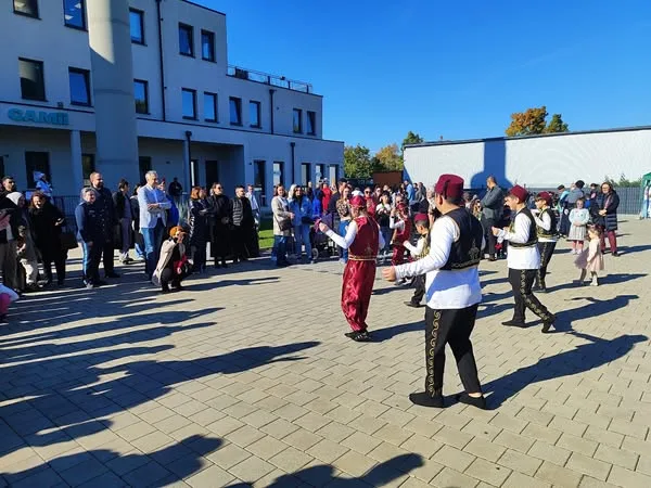 Regensburg`daki Renkli Folklor Gösterisi Büyük İlgi Gördü