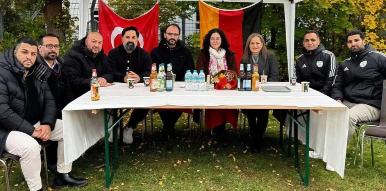 Başkonsolostan Türk takımlarına destek