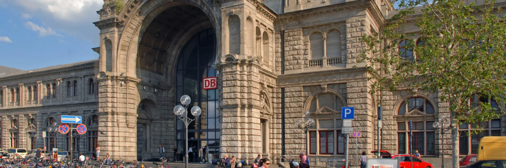 Amerikan Askerleri Nürnberg Garında Neden Devriye Geziyor?