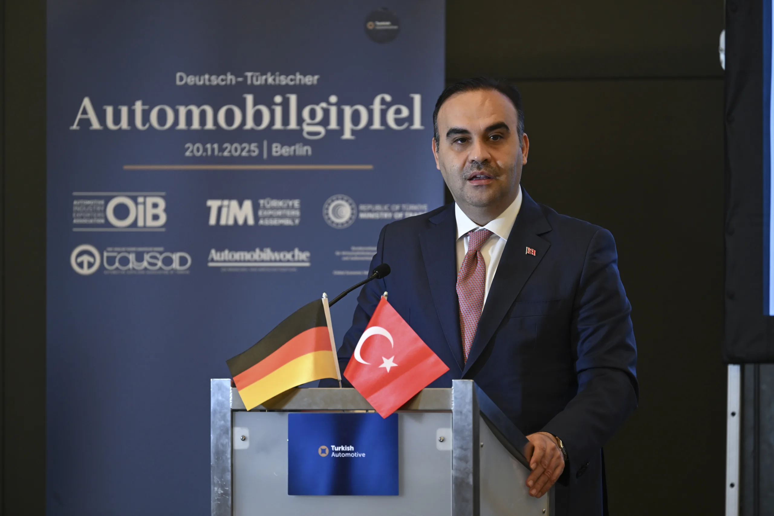 Bakan Kacır’dan Alman otomotiv şirketlerine Türkiye’ye yatırım çağrısı