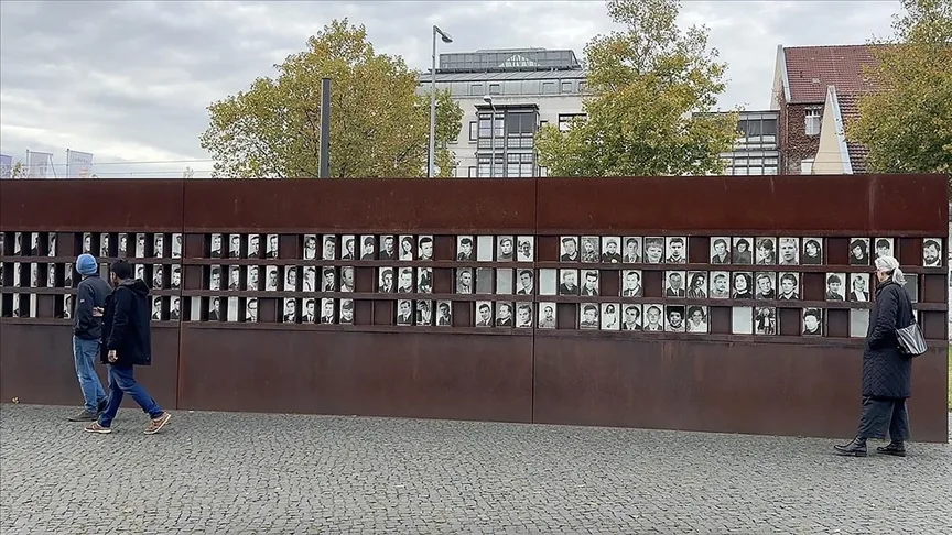 Berlin Duvarı’nın yıkılışının üzerinden 36 yıl geçti
