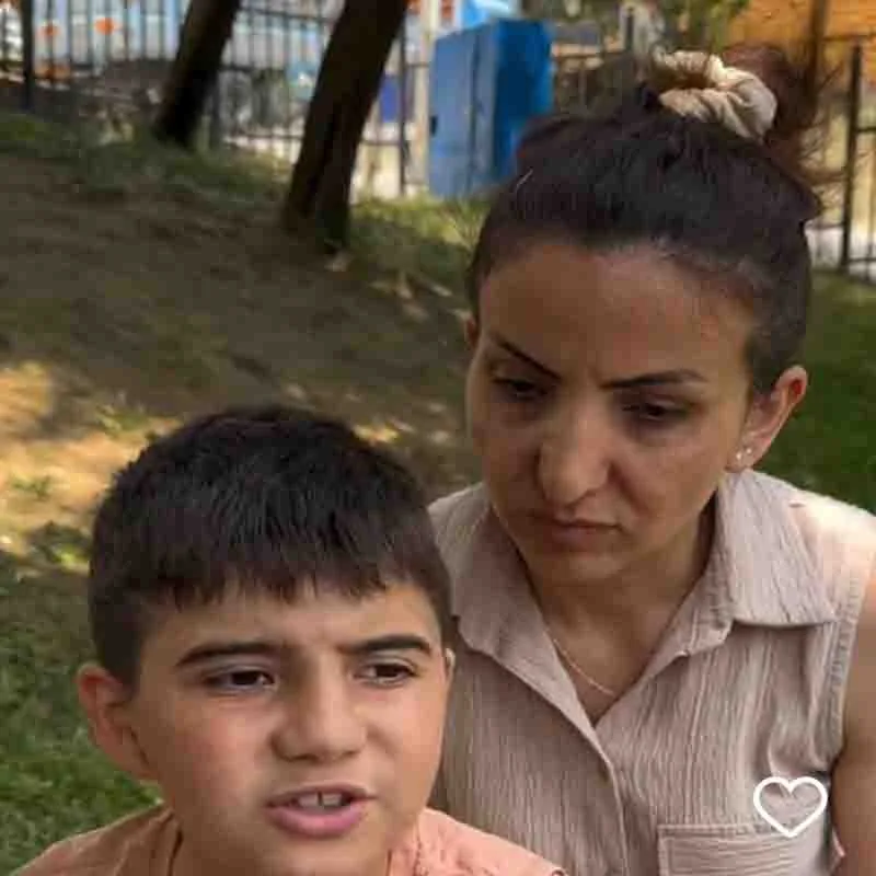 Çaresiz Anne, DMD Hastası Oğlu Yağız Eren İçin Yardım Bekliyor