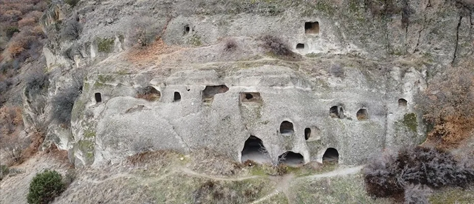 Çankırı’daki İndağı Kaya Mezarları tarih meraklılarının ilgisini çekiyor