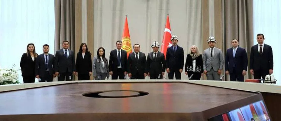 Türk Dünyası Turizm Başkenti’nin sembolik anahtarı Ankara’ya devredildi