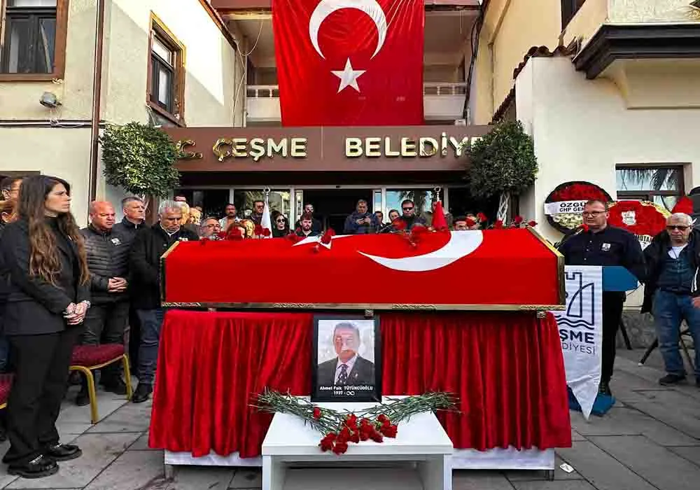 Çeşme’yi 20 Yıl Yöneten Başkan Ahmet Faik Tütüncüoğlu Son Yolculuğuna Uğurlandı