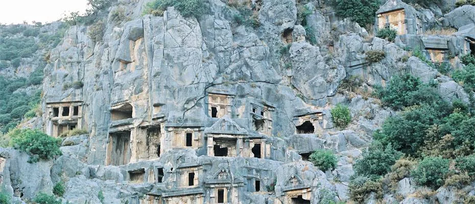 ‘Sakin şehir’ Demre tarih ve doğayı bir arada sunuyor