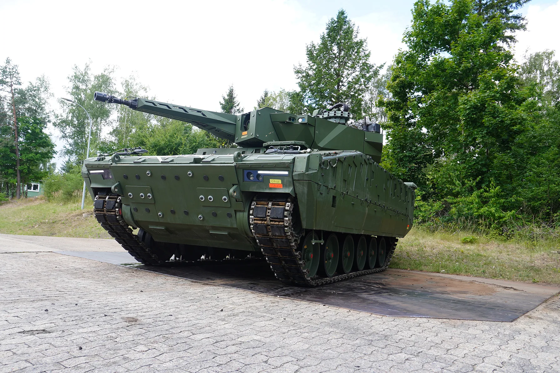 Alman Rheinmetall şirketi, Ukrayna’ya “Lynx” zırhlı muharebe aracı tedarik edecek