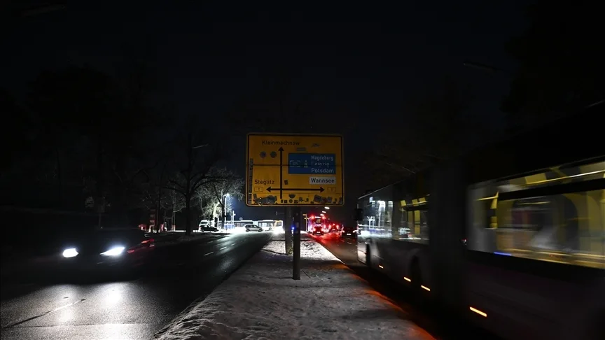 Alman basını, Berlin’de on binlerce kişinin günlerdir elektriksiz bırakılmasını eleştirdi