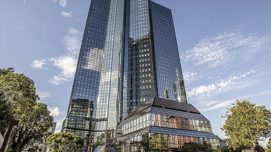 Deutsche Bankın Frankfurt ve Berlin şubelerinde “kara para aklama” şüphesiyle arama yapıldı