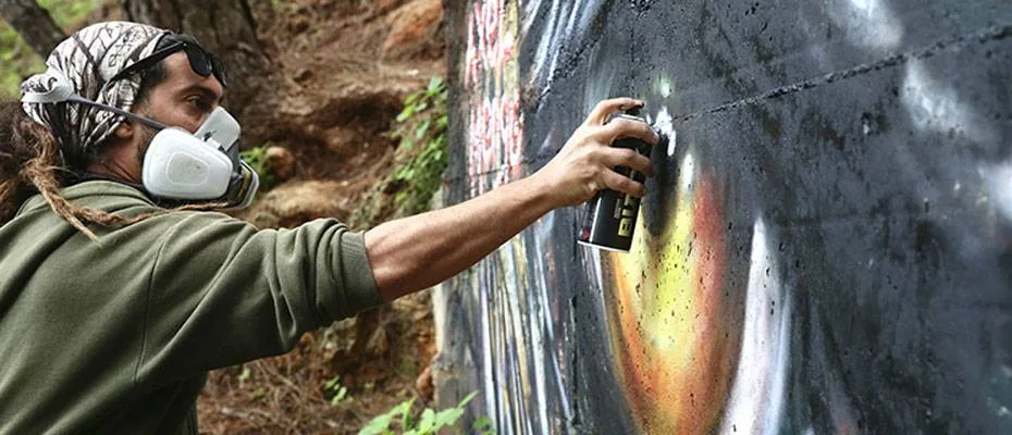 Grafiti sanatçısı Axel Mengü, Fethiye’ye renk katıyor