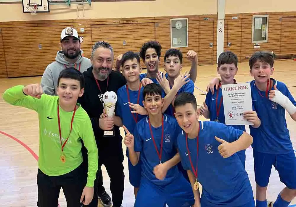 Aziz Nesin Avrupa İlkokulu Şampiyon