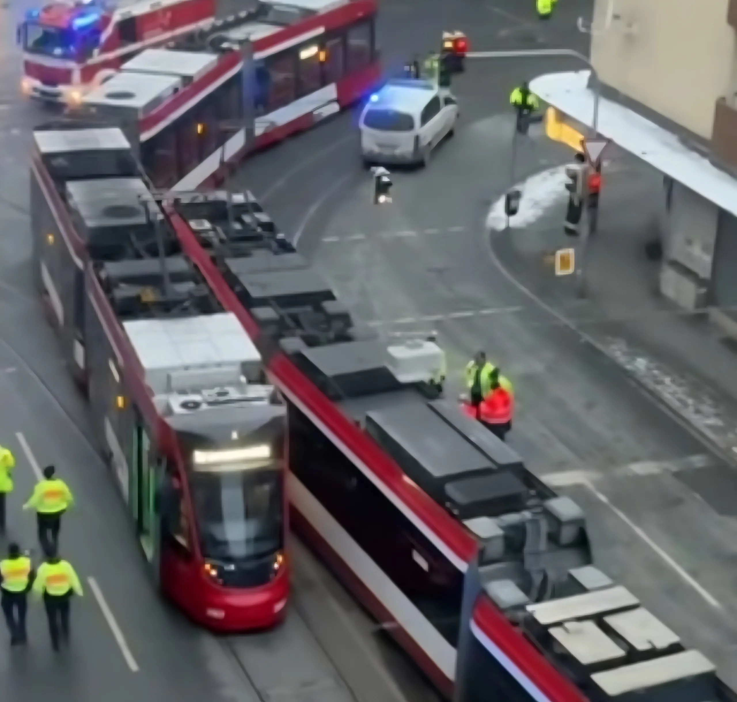 Nürnberg’de Tramvay Kazası: Kafa Kafaya Çarpışma Sonrası 3 Yaralı