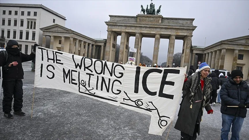 Berlin’de, ABD’nin Minnesota eyaletindeki göçmenlik uygulamaları protesto edildi