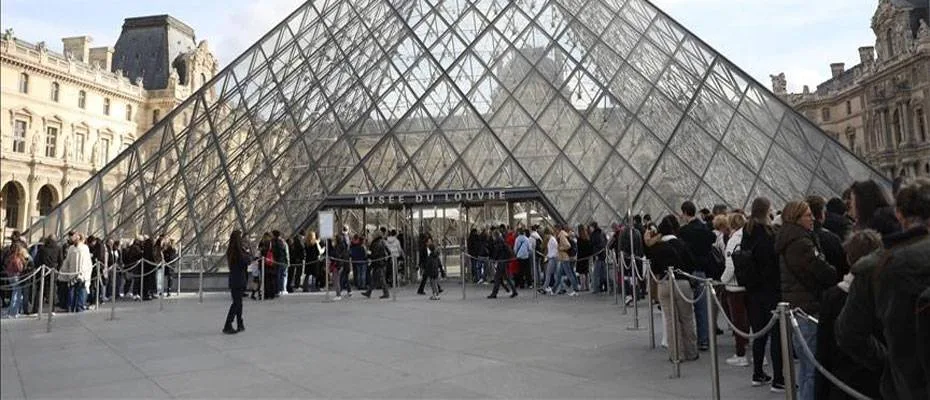 Louvre Müzesi’nde bilet dolandırıcılığı ağına operasyon