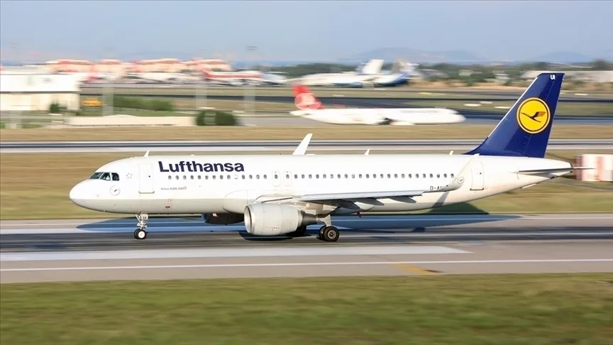 Münih Havalimanı’nda 500 yolcu Lufthansa uçaklarında sabahladı