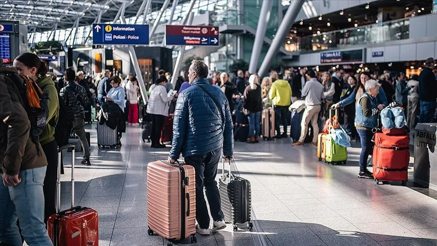 Lufthansa grevi nedeniyle 800 uçuşu iptal oldu, 100 bin yolcu mağdur edildi
