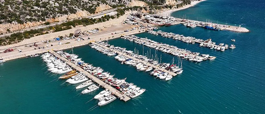 Antalya’da tur tekneleri yeni sezon için bakımda