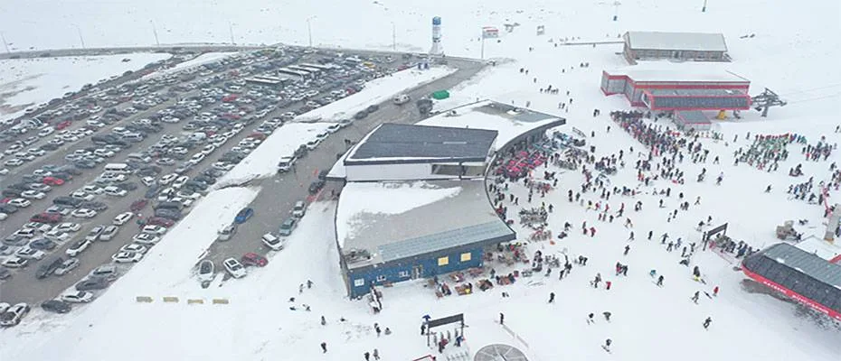 Erciyes Kayak Merkezi sezon bitmeden 3 milyon ziyaretçiyi aştı